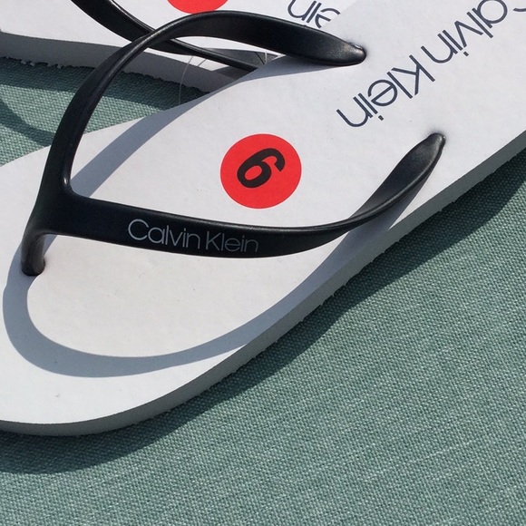 NEW Calvin Klein Navy/White Flip Flops 6 - Picture 4 of 6